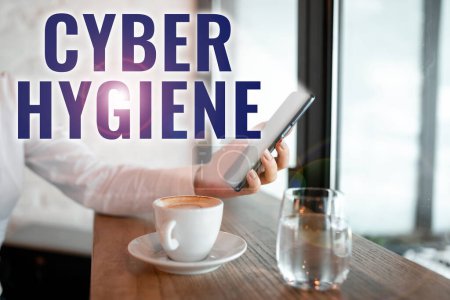 Téléchargez les photos : Texte inspirant Cyber Hygiene, Business approach mesures que les utilisateurs d'ordinateurs prennent pour améliorer leur cybersécurité - en image libre de droit