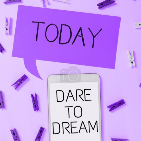 Téléchargez les photos : Text caption presenting Dare To Dream, Word for Do not be afraid of have great ambitions goals objectives - en image libre de droit