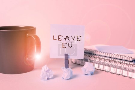 Foto de Signo de texto que muestra Leave Eu, Visión general del negocio Un acto de una persona para salir de un país que pertenece a Europa - Imagen libre de derechos