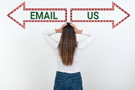 Téléchargez les photos : Conceptual display Email Us, Business idea Sending a commercial message to a group of people using mail - en image libre de droit