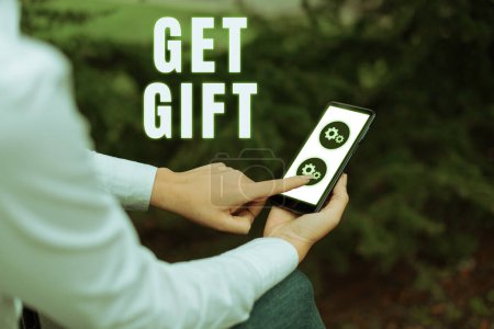 Foto de Writing displaying text Get Gift, Business concept something that you give without getting anything in return - Imagen libre de derechos