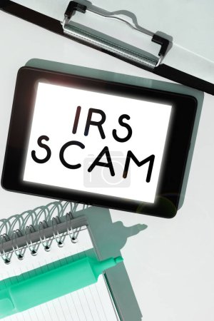 Téléchargez les photos : Inspiration showing sign Irs Scam, Business showcase targeted taxpayers by pretending to be Internal Revenue Service - en image libre de droit