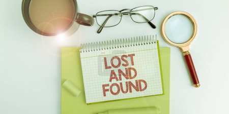 Téléchargez les photos : Légende du texte présentant Lost And Found, Aperçu de l'entreprise Lieu où vous pouvez trouver des choses oubliées Service de recherche - en image libre de droit
