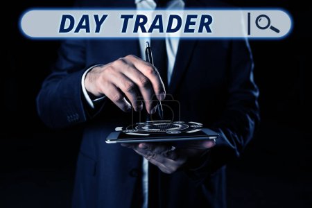 Téléchargez les photos : Text sign showing Day Trader, Business showcase A person that buy and sell financial instrument within the day - en image libre de droit