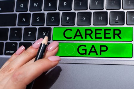 Foto de Writing displaying text Career Gap, Business concept A scene where in you stop working by your profession for a while - Imagen libre de derechos