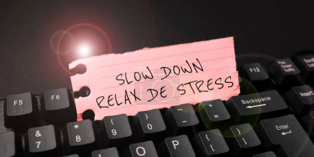 Téléchargez les photos : Hand writing sign Slow Down Relax De Stress, Business overview Have a break reduce stress levels rest calm - en image libre de droit
