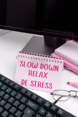 Téléchargez les photos : Text sign showing Slow Down Relax De Stress, Conceptual photo Have a break reduce stress levels rest calm - en image libre de droit