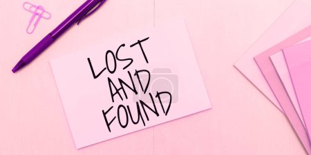 Téléchargez les photos : Handwriting text Lost And Found, Business concept Place where you can find forgotten things Search service - en image libre de droit