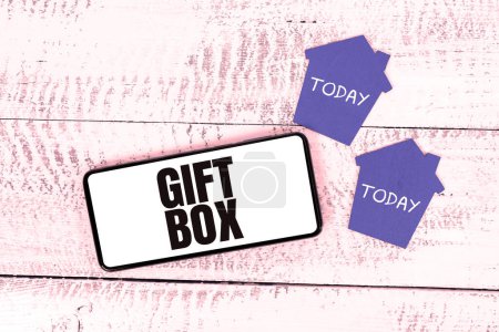 Foto de Texto conceptual Caja de regalo, Word Written on Un pequeño cointainer con diseños capaces de manejar regalos - Imagen libre de derechos