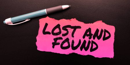 Téléchargez les photos : Text caption presenting Lost And Found, Business idea Place where you can find forgotten things Search service - en image libre de droit