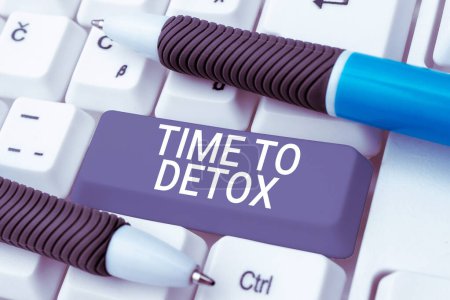 Téléchargez les photos : Text sign showing Time To Detox, Business overview Moment for Diet Nutrition health Addiction treatment cleanse - en image libre de droit