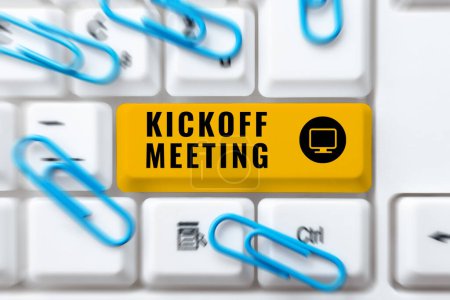 Téléchargez les photos : Texte manuscrit Kick Off Meeting, Business idea première rencontre avec l'équipe du projet et le client - en image libre de droit