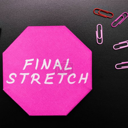 Téléchargez les photos : Affichage conceptuel Final Stretch, Internet Concept Last Leg Final Round Ultimate Stage Finale Year ender - en image libre de droit