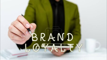 Téléchargez les photos : Texte inspirant Brand Loyalty, Business concept Répéter Achat Ambassadeur Patronage Favori Trusted - en image libre de droit