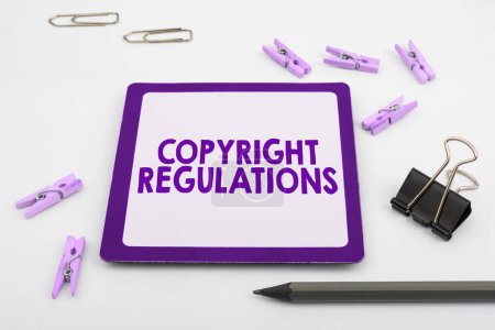 Foto de Inspiración mostrando signo Reglamentos de Copyright, Palabra por cuerpo de ley que rige las obras originales de autoría - Imagen libre de derechos