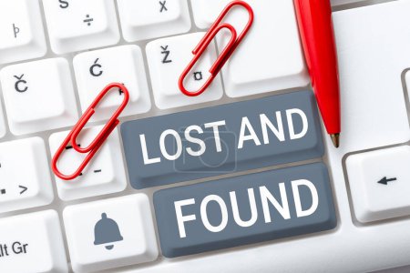 Téléchargez les photos : Text caption presenting Lost And Found, Business idea Place where you can find forgotten things Search service - en image libre de droit