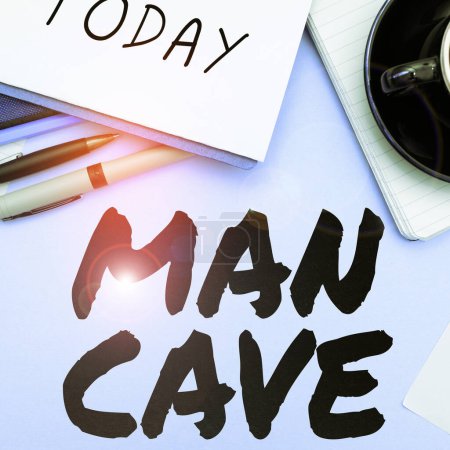 Foto de Signo de texto que muestra la cueva del hombre, foto conceptual una habitación, espacio o área de una vivienda reservada para una persona masculina - Imagen libre de derechos