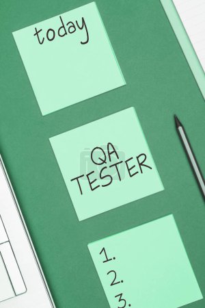Téléchargez les photos : Légende du texte présentant Qa Tester, Concept signifiant Assurance de la qualité d'un projet en cours avant sa mise en œuvre - en image libre de droit