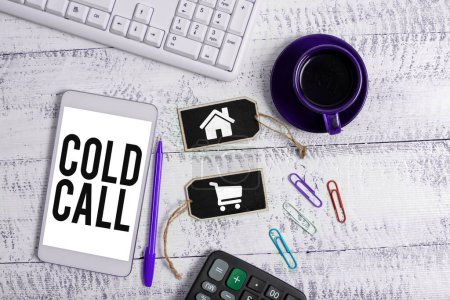 Foto de Inspiration showing sign Cold Call, Word Written on Unsolicited call made by someone trying to sell goods or services - Imagen libre de derechos