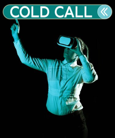 Foto de Texto que presenta Cold Call, escaparate de negocios Llamada no solicitada hecha por alguien que intenta vender bienes o servicios - Imagen libre de derechos