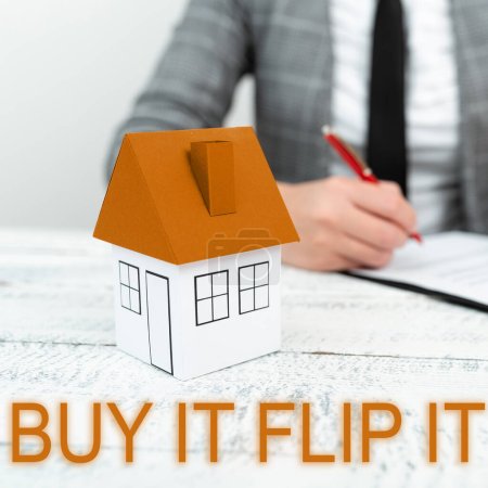 Téléchargez les photos : Inspiration montrant signe Buy It Flip It, Idée d'entreprise Acheter quelque chose les réparer puis les vendre pour plus de profit - en image libre de droit