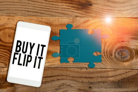 Téléchargez les photos : Texte montrant Buy It Flip It, Concept signifiant Acheter quelque chose les réparer puis les vendre pour plus de profit - en image libre de droit