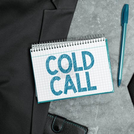 Foto de Escribir mostrando texto Cold Call, Foto conceptual Llamada no solicitada hecha por alguien que intenta vender bienes o servicios - Imagen libre de derechos