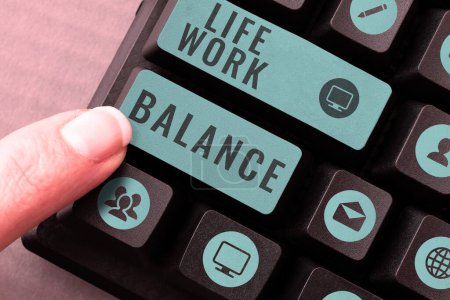 Foto de Texto que muestra inspiración Life Work Balance, Estabilidad del concepto de negocio que la persona necesita entre su trabajo y su tiempo personal - Imagen libre de derechos