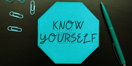 Foto de Conceptual display Know Yourself, Word Written on Find You Understanding Strength and Weaknesses Identity - Imagen libre de derechos