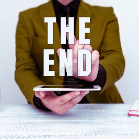 Foto de Inspiración mostrando signo The End, concepto de negocio Parte final de la relación de juego evento película acto Finalizar Conclusión - Imagen libre de derechos