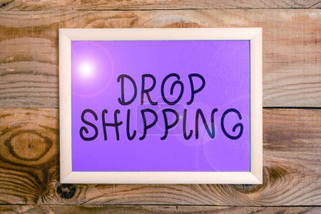 Téléchargez les photos : Inspiration montrant signe Drop Shipping, Internet Concept pour envoyer des marchandises d'un fabricant directement à un client plutôt qu'au détaillant - en image libre de droit