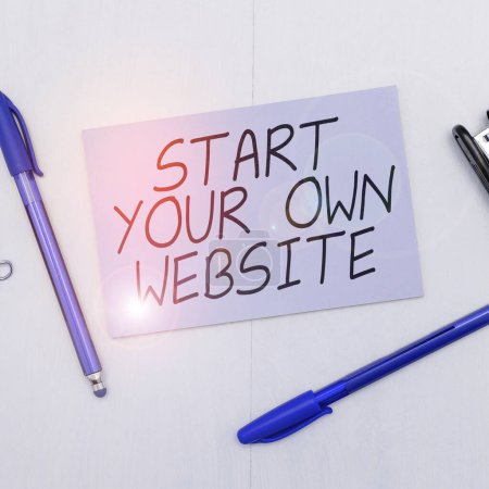 Foto de Signo de texto que muestra Comience su propio sitio web, el enfoque de negocios sirve como extensión de una tarjeta de visita un sitio personal - Imagen libre de derechos