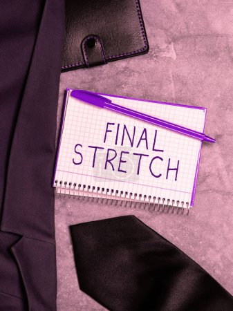 Téléchargez les photos : Légende conceptuelle Final Stretch, Mot écrit sur la dernière jambe Final Stage Final Finale Year ender - en image libre de droit