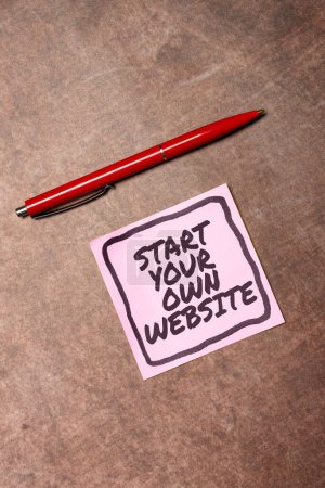 Foto de Escribir mostrando texto Inicie su propio sitio web, Visión general de negocios sirven como extensión de una tarjeta de visita un sitio personal - Imagen libre de derechos