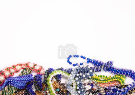 Téléchargez les photos : Beads, Jewelry, beads necklaces on white background - en image libre de droit