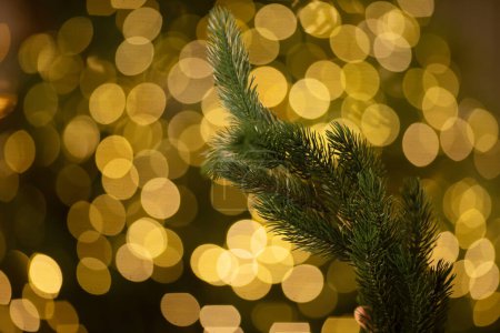 Foto de Fiesta festiva fondo bokeh de las luces del árbol de Navidad sobre fondo oscuro. - Imagen libre de derechos