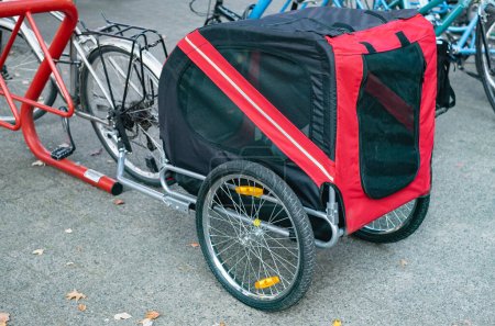 Photo for Modern dog cart on a bike. Bike dog trailer on the street. Pet cart bicycle, pet stroller for large dogs. Bicycle trailer for dog outdoor. Transportation for pets concept. Nobody - Royalty Free Image