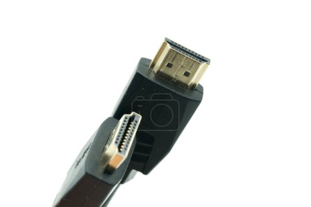 Foto de Vista de cerca de los cables HDMI sobre un fondo blanco. - Imagen libre de derechos
