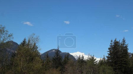 Columbia Británica a través de mis lentes. Vancouver al azul sereno de White Rock, cada imagen captura una pieza única de este impresionante paisaje. Encantadoras vistas de Surrey, las majestuosas montañas de Whistler, y los tranquilos campos de Abbotsford.