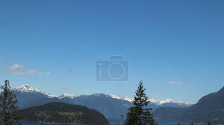 Columbia Británica a través de mi lente, verdes vibrantes de Vancouver a los azules serenos de White Rock, un paisaje impresionante. Encantadoras vistas de Surrey, las majestuosas montañas de Whistler, y los tranquilos campos de Abbotsford.