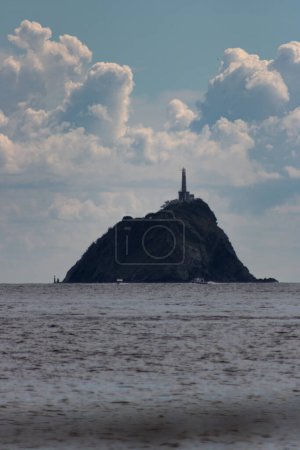 Téléchargez les photos : Cerro del faro de santa marta, vista de la gran cerro dentro del mar - en image libre de droit
