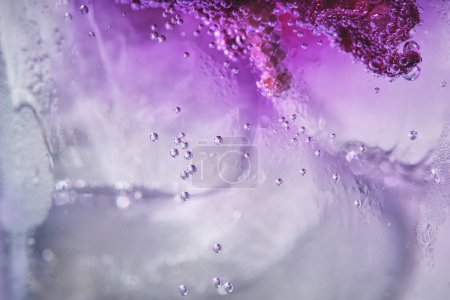 Téléchargez les photos : Glace avec tonique lilas - en image libre de droit