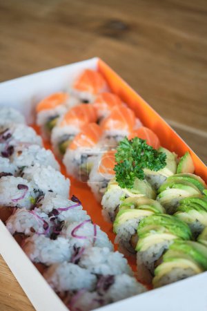 Foto de Foto de stock de variada caja de sushi listo para entregar en restaurante japonés. - Imagen libre de derechos