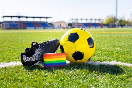 Téléchargez les photos : LGBTQ people in soccer. Campaign against homophobia in women's football. Homosexuality and transsexuality in sport. - en image libre de droit