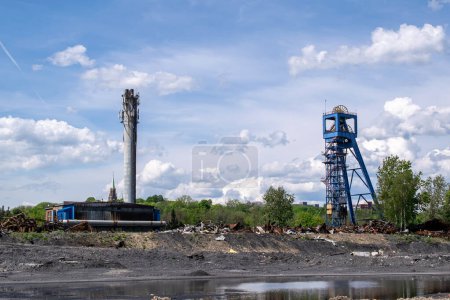 Téléchargez les photos : Tour de puits d'une mine de charbon à Piekary Silésie - en image libre de droit