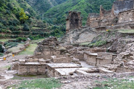 Téléchargez les photos : Les ruines de la Tokar Dara Najigram Stupa et le site du monastère - en image libre de droit