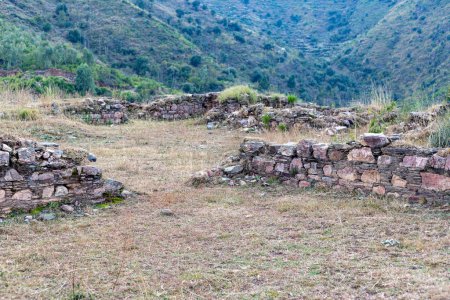 Téléchargez les photos : Le site archéologique du némogramme dans le shamozai Swat. Ce site a été découvert en 1966 et excavé en 1967-68. - en image libre de droit