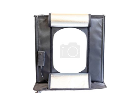 Téléchargez les photos : Boîte à lumière studio photo portable sur fond blanc - en image libre de droit