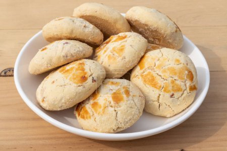 nkhatai sont des biscuits sablés originaires de la région du Gujarat du sous-continent indien, populaires dans le nord de l'Inde, au Pakistan, au Bangladesh, au Sri Lanka et au Myanmar.