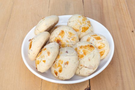 Kulcha e khataye biscuits in white plate with a wooden background